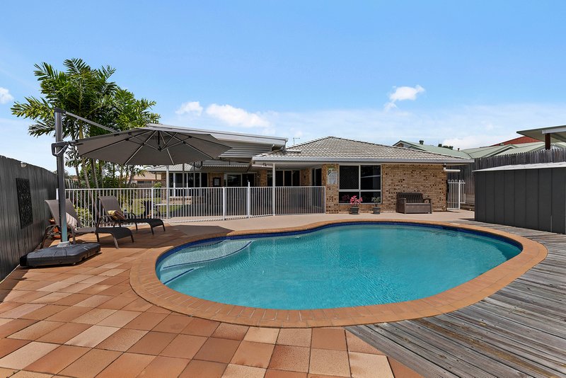 Photo - 17 Fairview Place, Bridgeman Downs QLD 4035 - Image 20