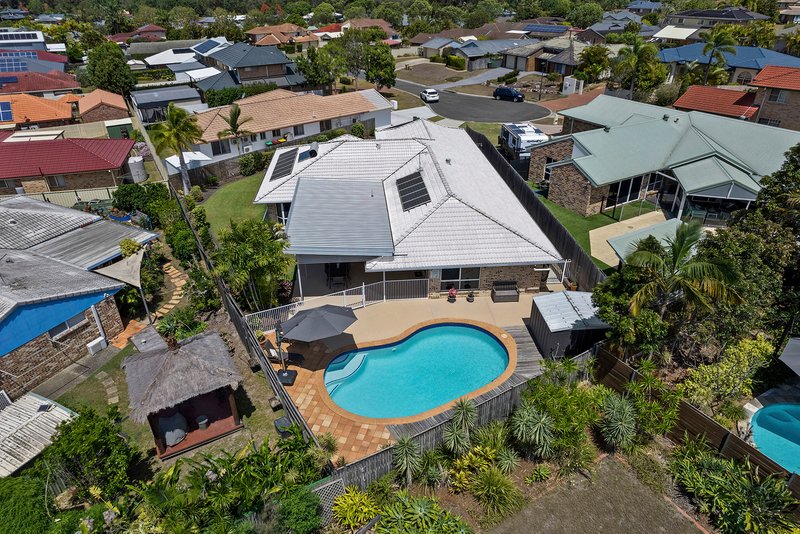 Photo - 17 Fairview Place, Bridgeman Downs QLD 4035 - Image 22