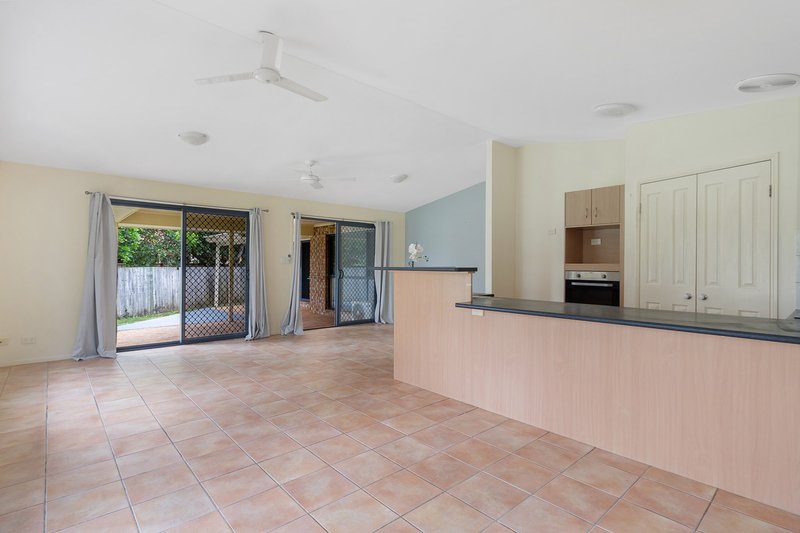 Photo - 17 Fairway Drive, Meadowbrook QLD 4131 - Image 4