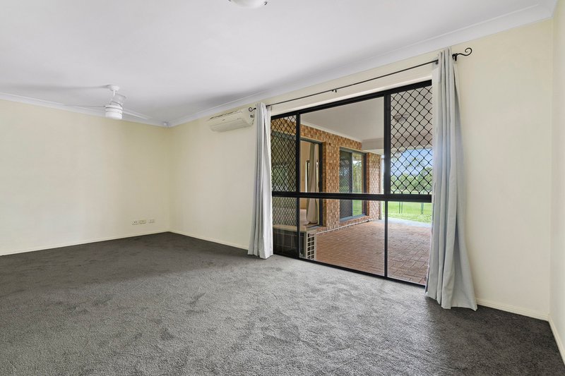 Photo - 17 Fairway Drive, Meadowbrook QLD 4131 - Image 6