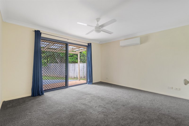 Photo - 17 Fairway Drive, Meadowbrook QLD 4131 - Image 7