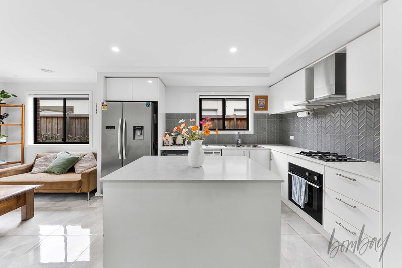 Photo - 17 Feedwater Road, Donnybrook VIC 3064 - Image 3