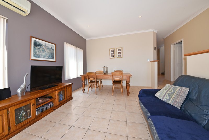 Photo - 17 Ferndale Corner, Mindarie WA 6030 - Image 2