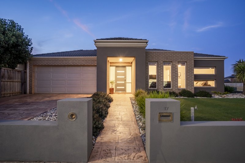 Photo - 17 Filmont Drive, Werribee VIC 3030 - Image 4