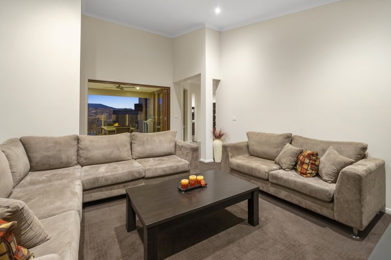 Photo - 17 Filmont Drive, Werribee VIC 3030 - Image 16