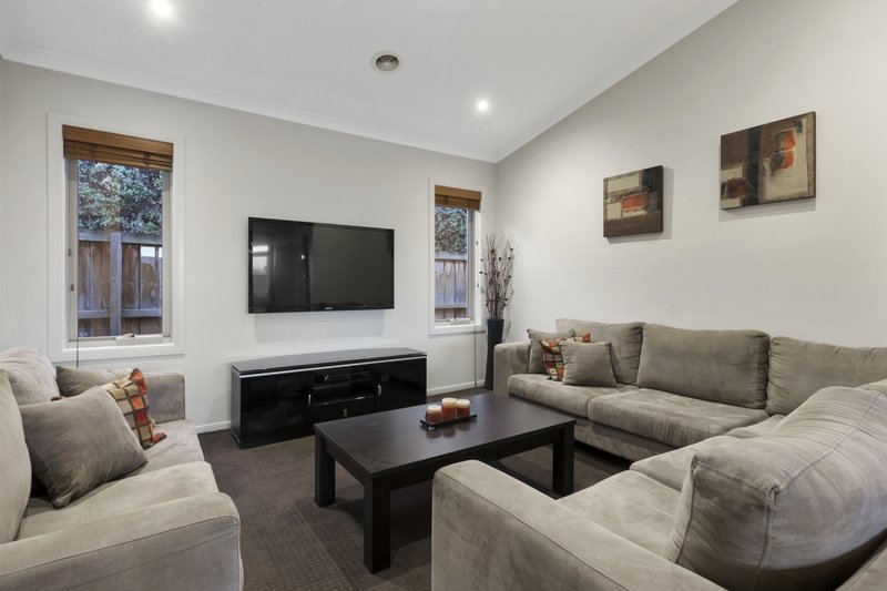 Photo - 17 Filmont Drive, Werribee VIC 3030 - Image 17