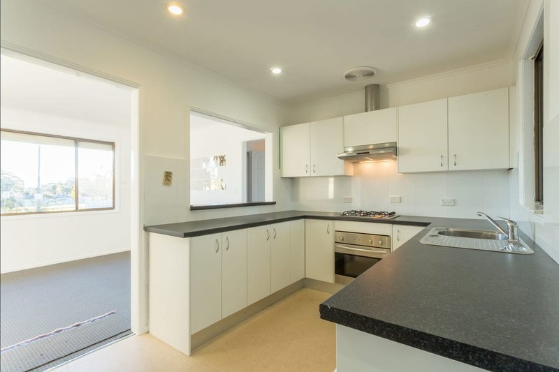 Photo - 17 Finisterre Avenue, Whalan NSW 2770 - Image 2