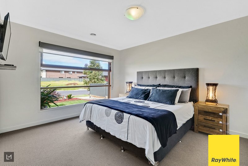 Photo - 17 Firelight Drive, Tarneit VIC 3029 - Image 11