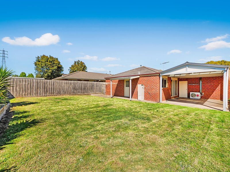 Photo - 17 Fishburn Place, Cranbourne West VIC 3977 - Image 17