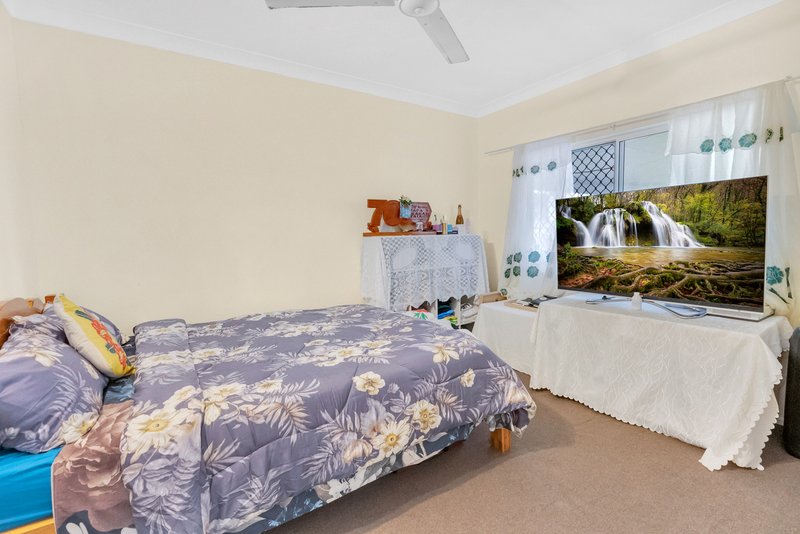 Photo - 17 Fishburn Street, Bentley Park QLD 4869 - Image 8