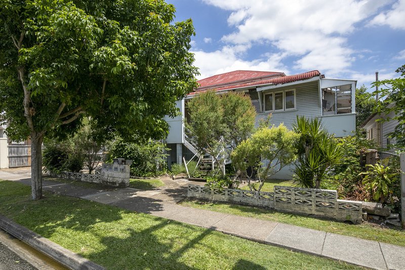 Photo - 17 Florence Street, Wynnum QLD 4178 - Image 2