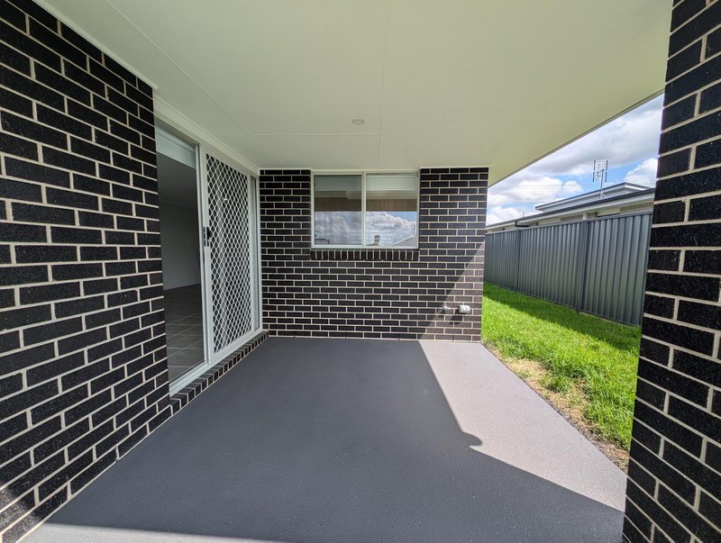 Photo - 17 Font Hill Drive, Farley NSW 2320 - Image 5