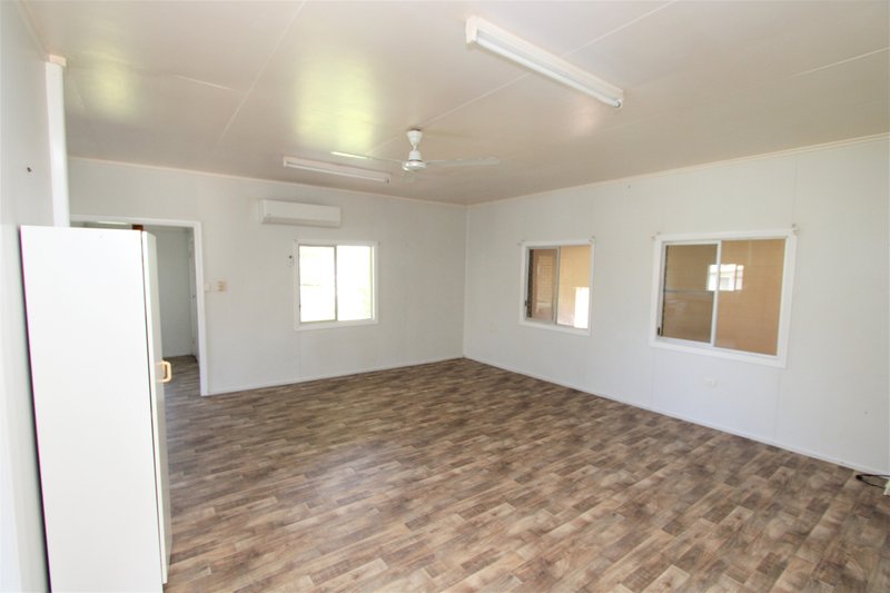 Photo - 17 Fourth Street, Home Hill QLD 4806 - Image 2