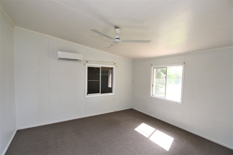 Photo - 17 Fourth Street, Home Hill QLD 4806 - Image 4