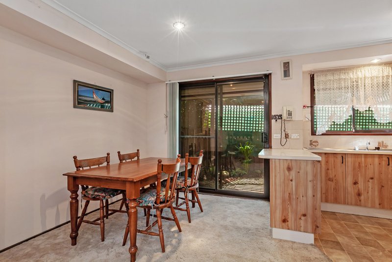 Photo - 17 Foxzami Crescent, Epping VIC 3076 - Image 3