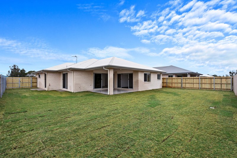 Photo - 17 Frederick Circuit, Eli Waters QLD 4655 - Image 21