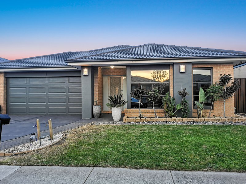 17 Freshfields Drive, Cranbourne North VIC 3977