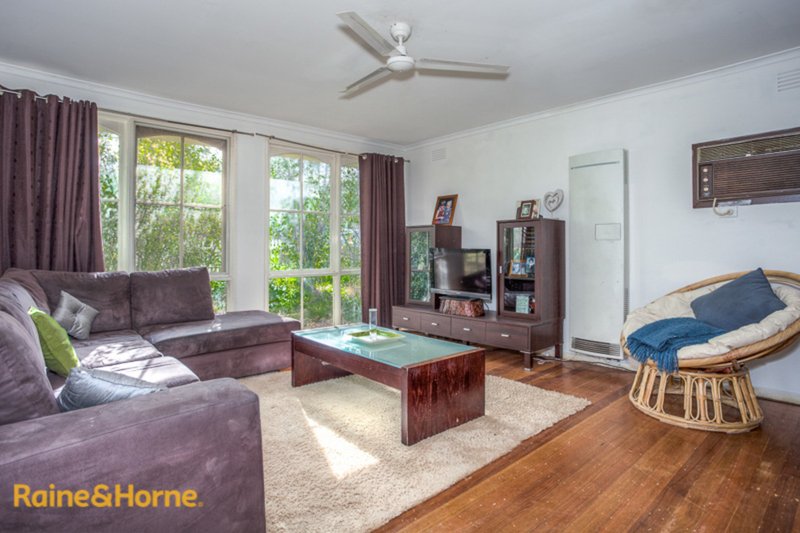 Photo - 17 Gilchrist Crescent, Sunbury VIC 3429 - Image 5