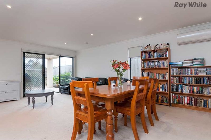 Photo - 17 Giverny Close, Burnside Heights VIC 3023 - Image 3