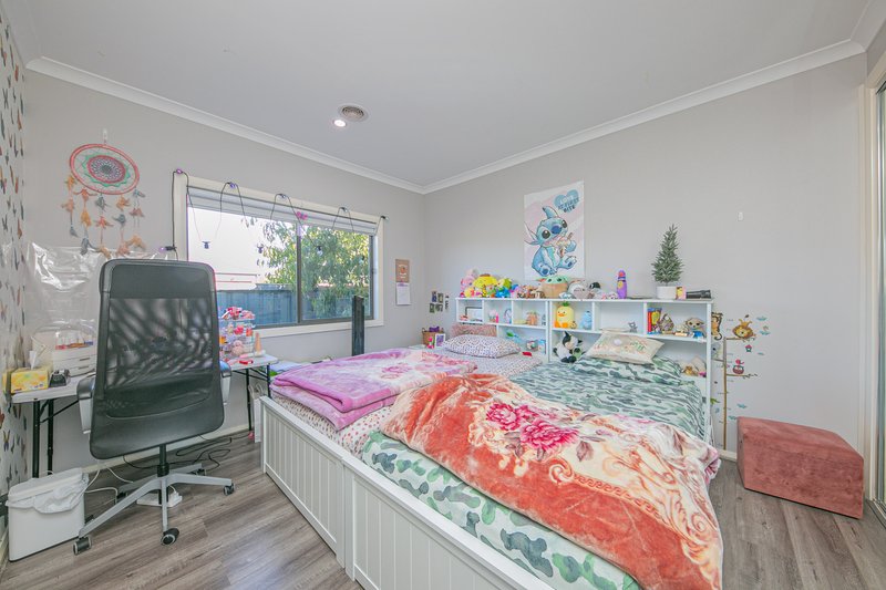 Photo - 17 Gledhill Street, Narre Warren South VIC 3805 - Image 11