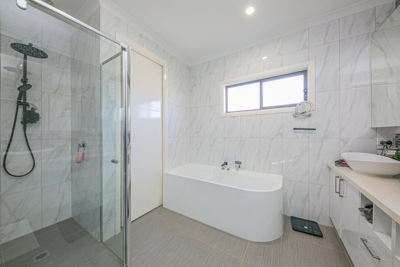 Photo - 17 Gledhill Street, Narre Warren South VIC 3805 - Image 13