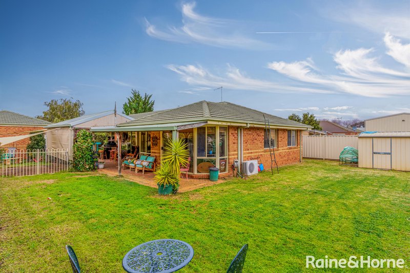 Photo - 17 Gleneagles Drive, Melton West VIC 3337 - Image 4