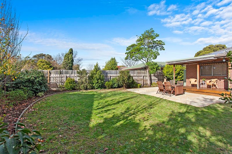 Photo - 17 Glengariff Drive, Mulgrave VIC 3170 - Image 16