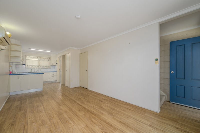 Photo - 1/7 Glenlyon Street, Gladstone Central QLD 4680 - Image 4