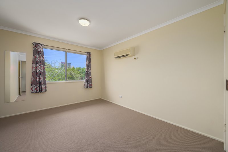 Photo - 1/7 Glenlyon Street, Gladstone Central QLD 4680 - Image 9