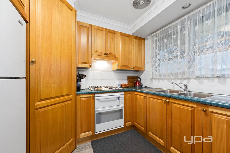 Photo - 17 Glenmaggie Drive, St Albans VIC 3021 - Image 7