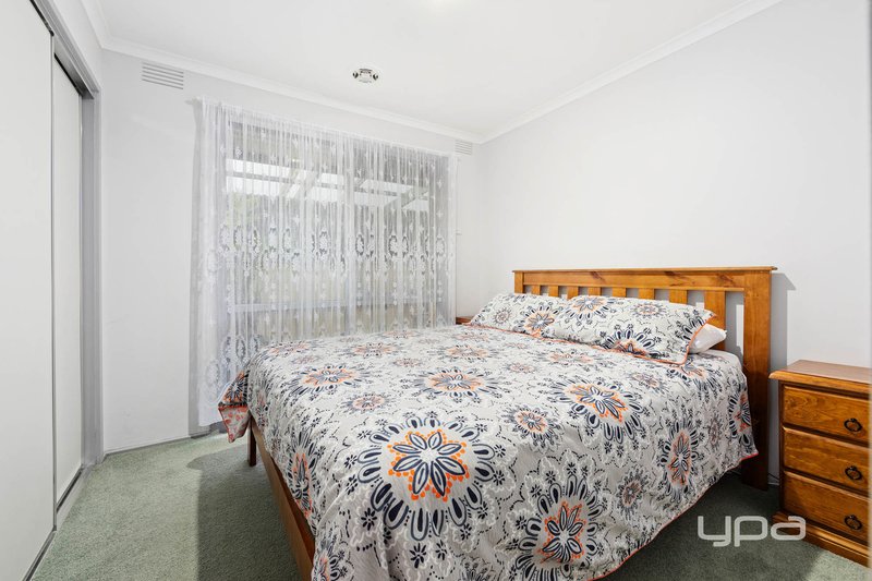 Photo - 17 Glenmaggie Drive, St Albans VIC 3021 - Image 11