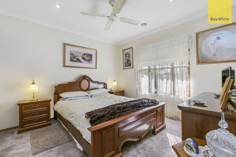 Photo - 17 Glenside Walk, Berwick VIC 3806 - Image 6