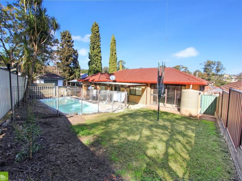 Photo - 17 Glenview Street, Dapto NSW 2530 - Image 8