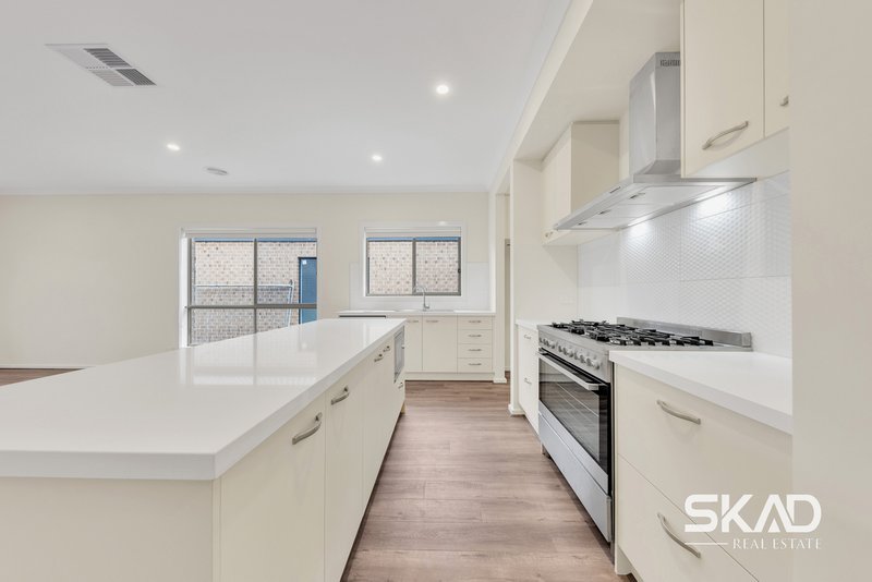 Photo - 17 Goshawk Street, Beveridge VIC 3753 - Image 5