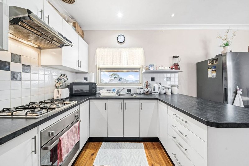 Photo - 17 Graham Avenue, Hackham SA 5163 - Image 2