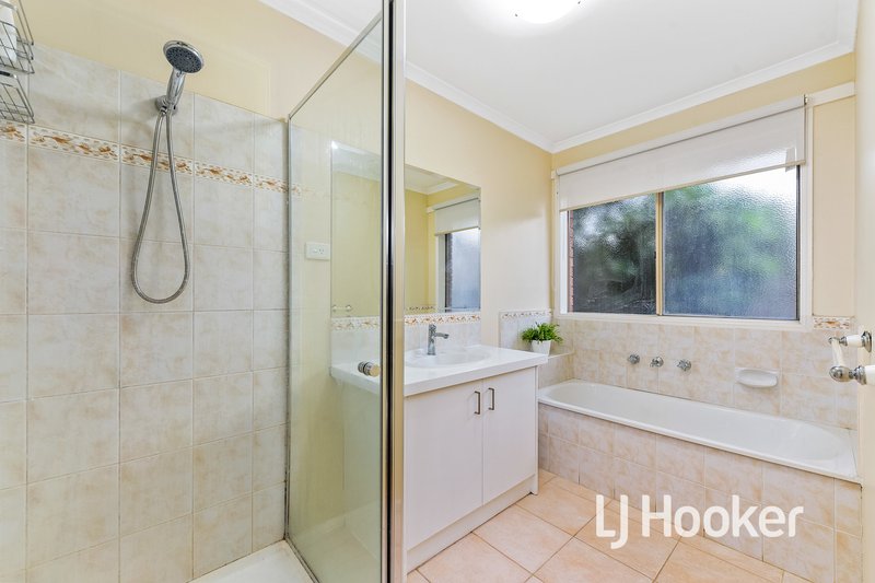 Photo - 17 Gramar Way, Hampton Park VIC 3976 - Image 8