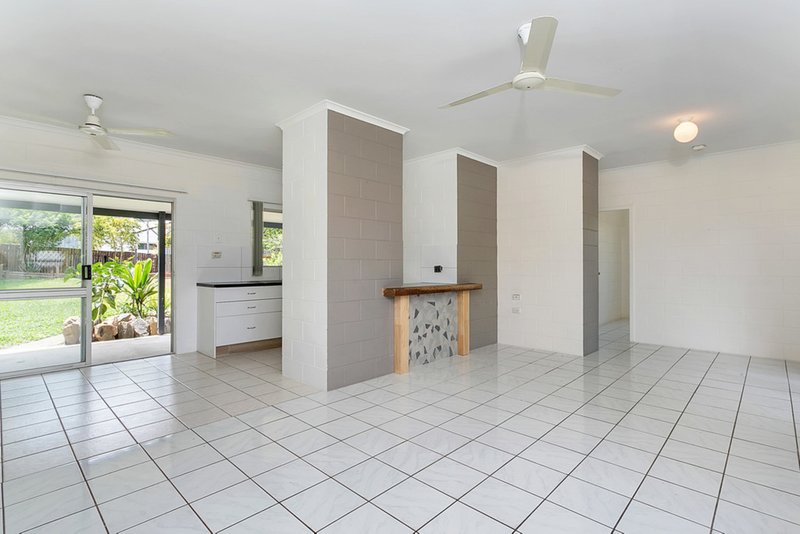 Photo - 17 Grampian Close, Smithfield QLD 4878 - Image 6