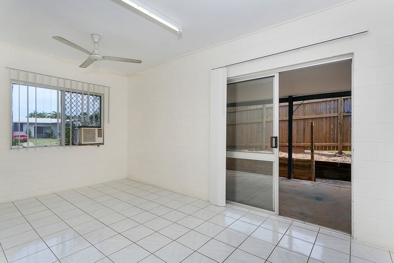 Photo - 17 Grampian Close, Smithfield QLD 4878 - Image 10