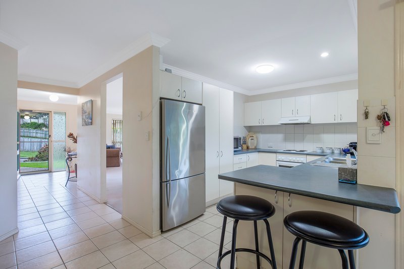 Photo - 17 Granada Drive, Eatons Hill QLD 4037 - Image 10