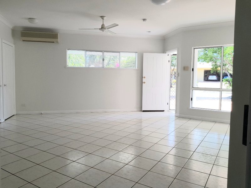 Photo - 17 Green Avenue, Kewarra Beach QLD 4879 - Image 5