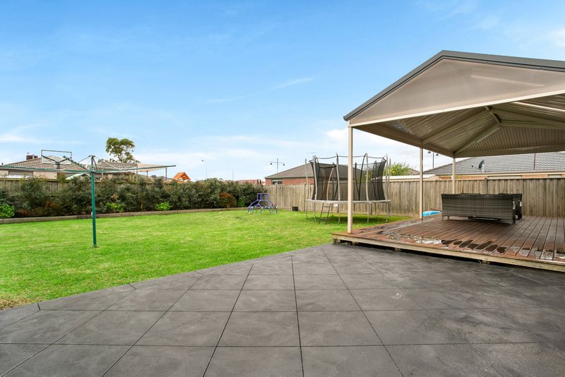 Photo - 17 Greendale Boulevard, Pakenham VIC 3810 - Image 13