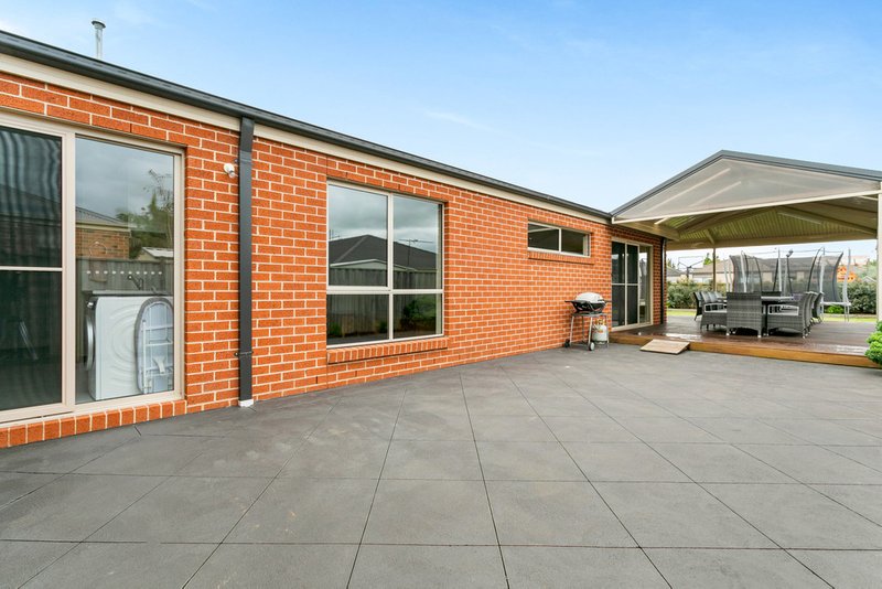 Photo - 17 Greendale Boulevard, Pakenham VIC 3810 - Image 14