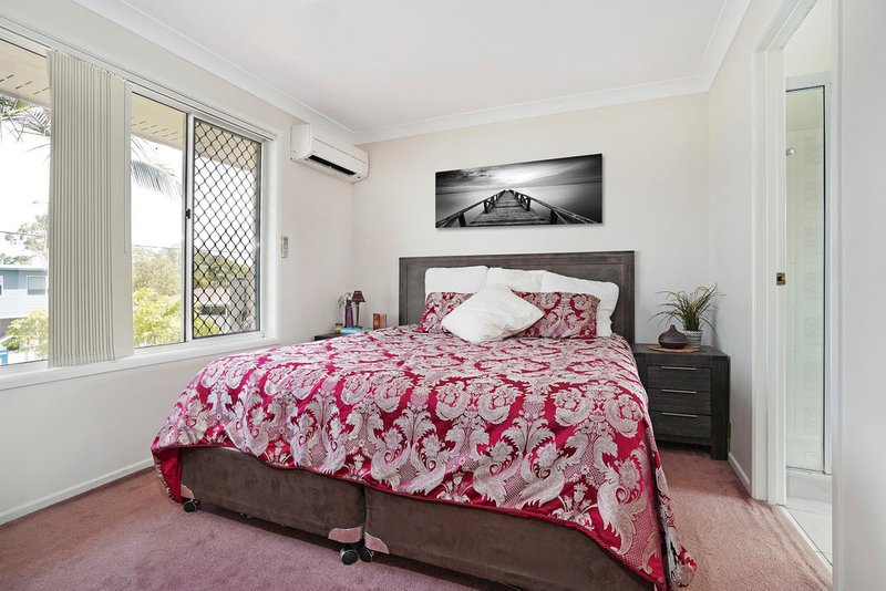 Photo - 17 Greendale Court, Strathpine QLD 4500 - Image 6