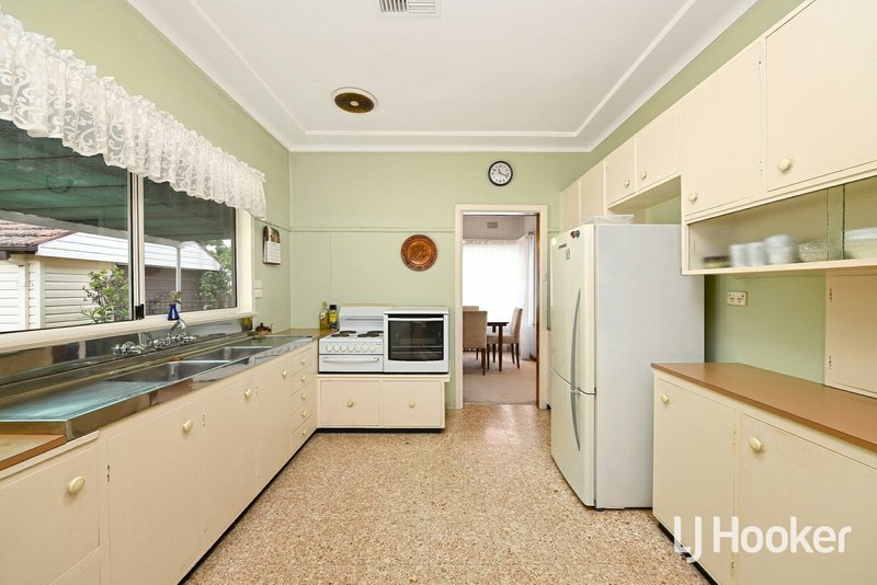 Photo - 17 Greendale Crescent, Chester Hill NSW 2162 - Image 2