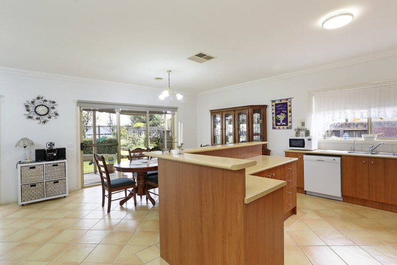 Photo - 17 Greenleaf Drive, Lara VIC 3212 - Image 2