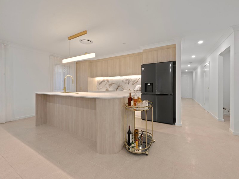 Photo - 17 Greenlink Street, Deebing Heights QLD 4306 - Image 2