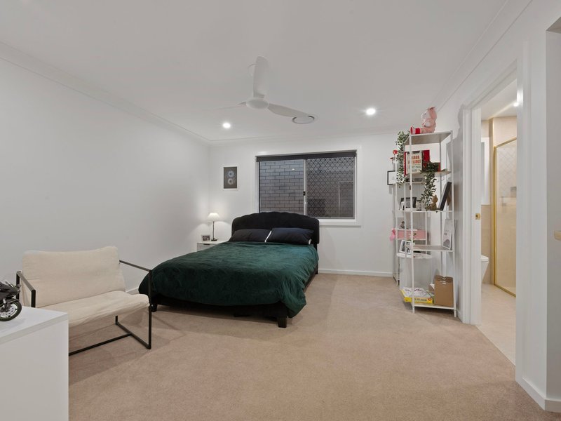 Photo - 17 Greenlink Street, Deebing Heights QLD 4306 - Image 4