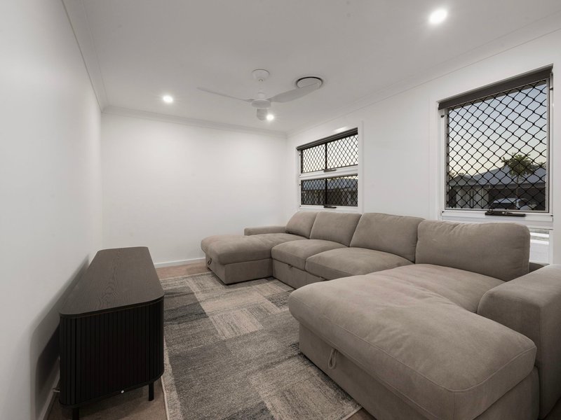 Photo - 17 Greenlink Street, Deebing Heights QLD 4306 - Image 10