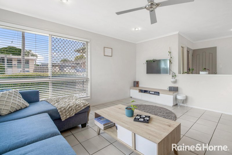 Photo - 17 Gretel Drive, Clinton QLD 4680 - Image 7