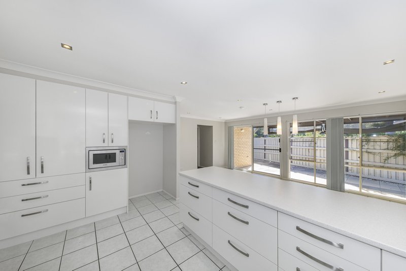 Photo - 17 Grevillea Place, Bridgeman Downs QLD 4035 - Image 2